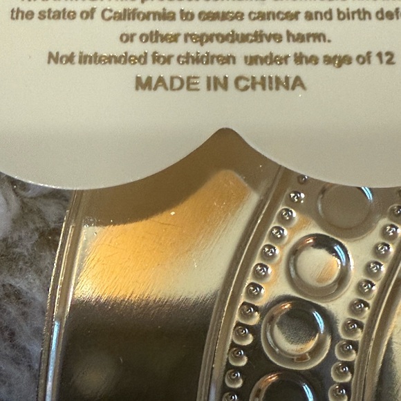 🌸4 for $10 NWT It Girl Red and Gold Glittery Teardrop Earrings - Picture 4 of 6